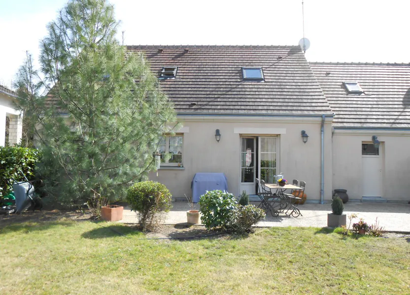 House Route de Vitry-aux-Loges in Fay-aux-Loges