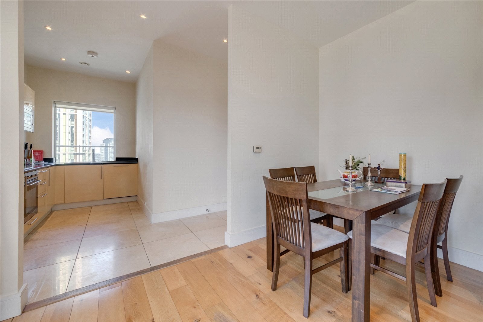 Flat Dockyard Lane in Greater London