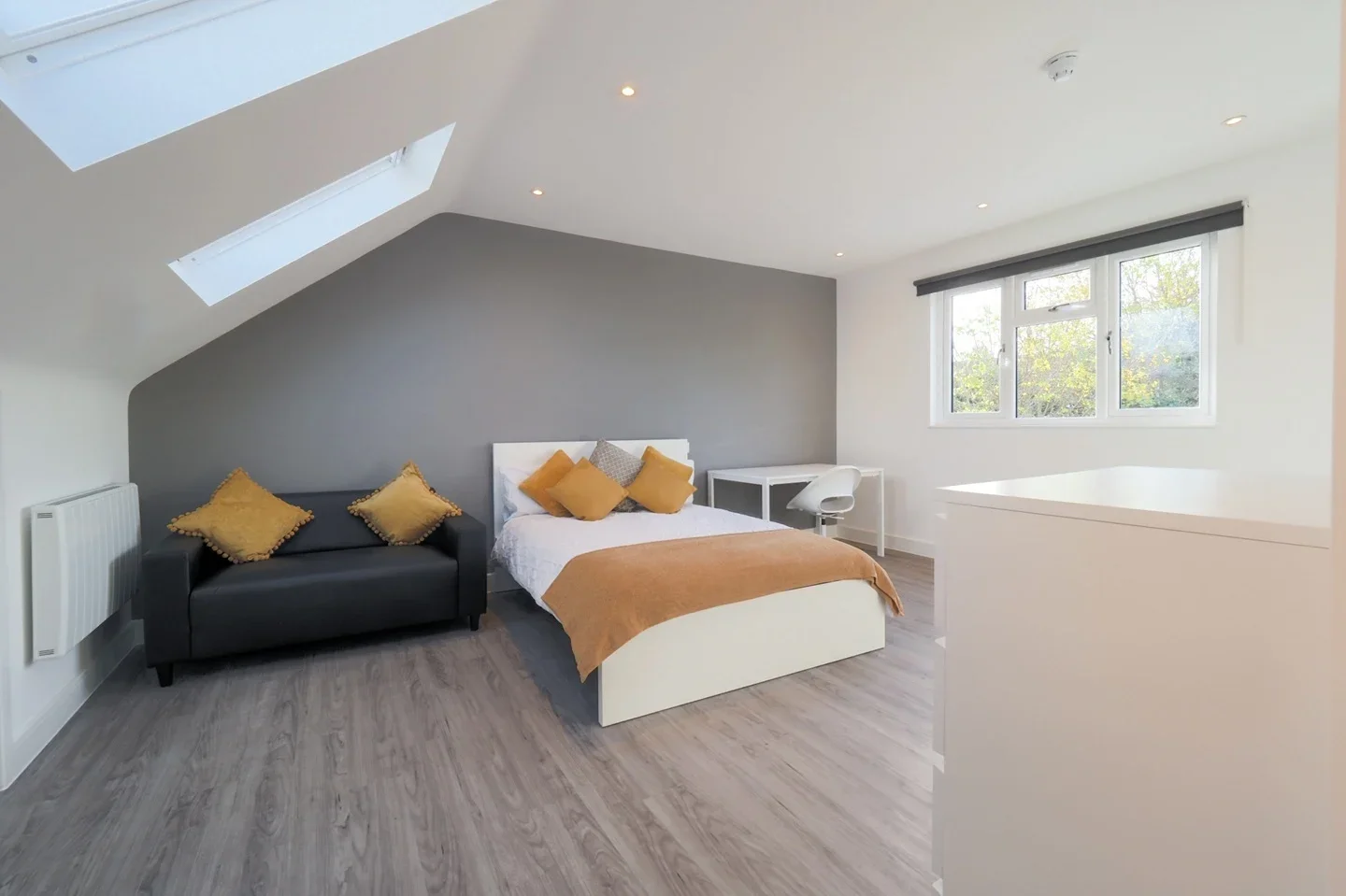 Room Cardinal Avenue in Hertsmere