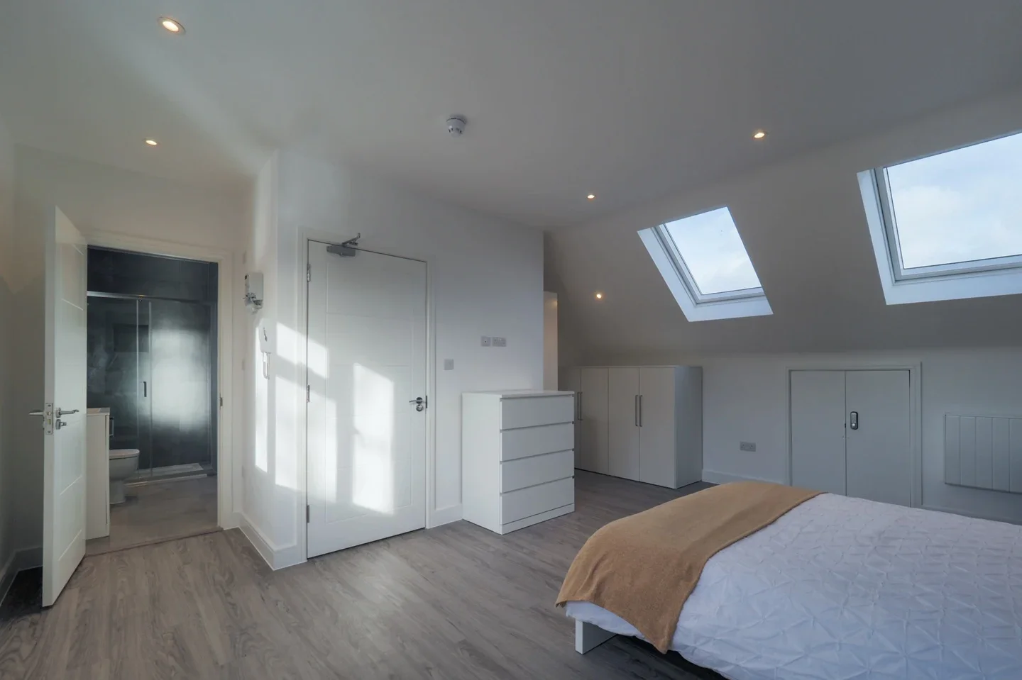 Room Cardinal Avenue in Hertsmere