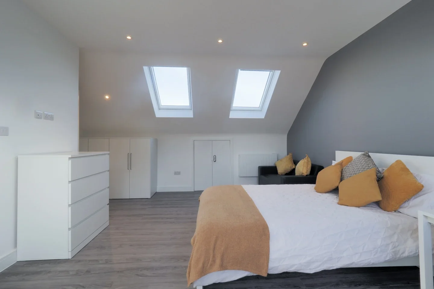 Room Cardinal Avenue in Hertsmere