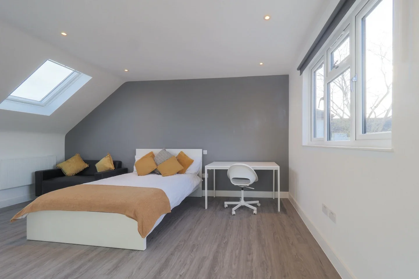 Room Cardinal Avenue in Hertsmere