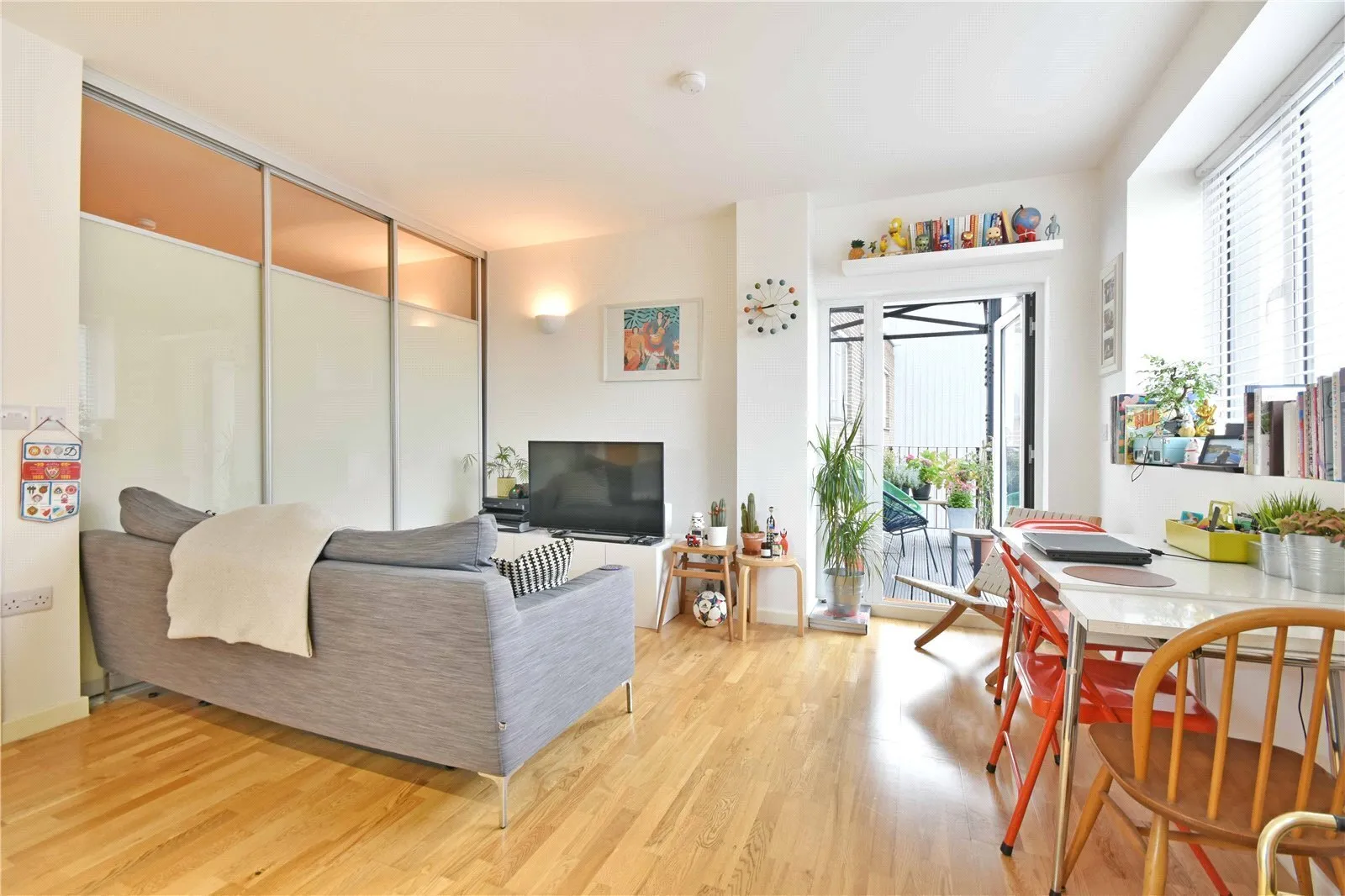 Flat Holloway Road in Greater London
