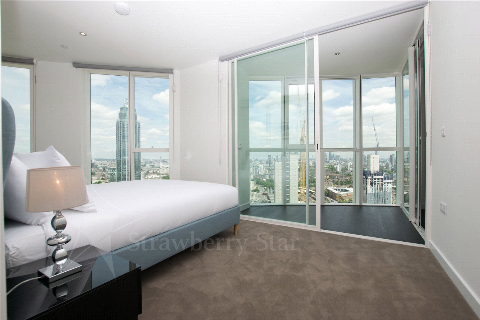 Flat Wyvil Road in Greater London