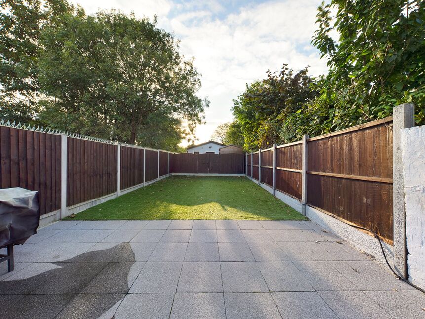 House Willow Street in Greater London