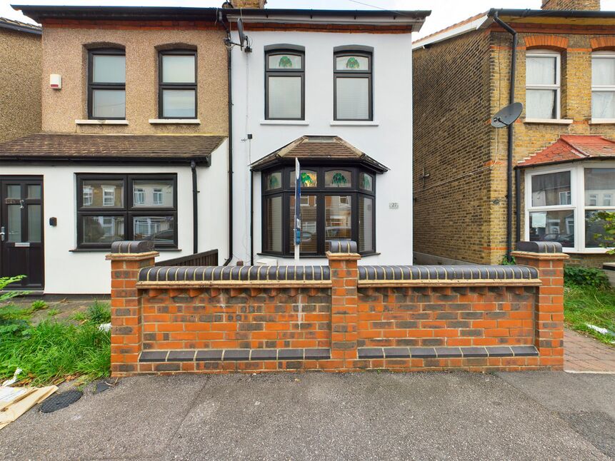 House Willow Street in Greater London