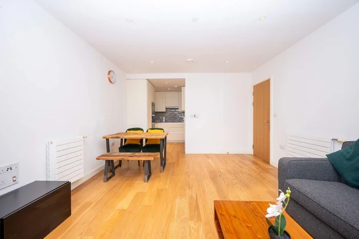 Flat Maud Street in Greater London