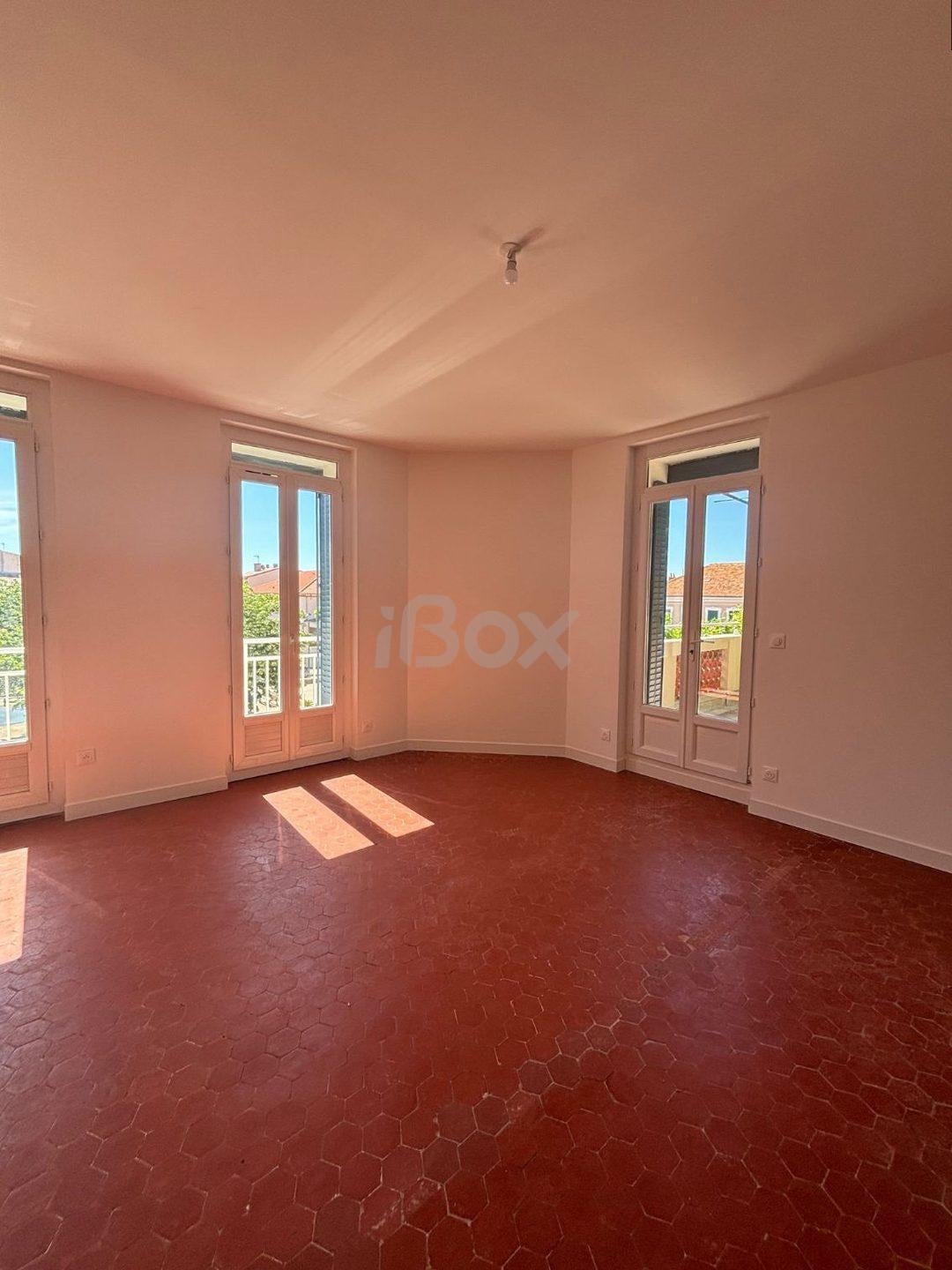 Appartement Place de la République à Carqueiranne