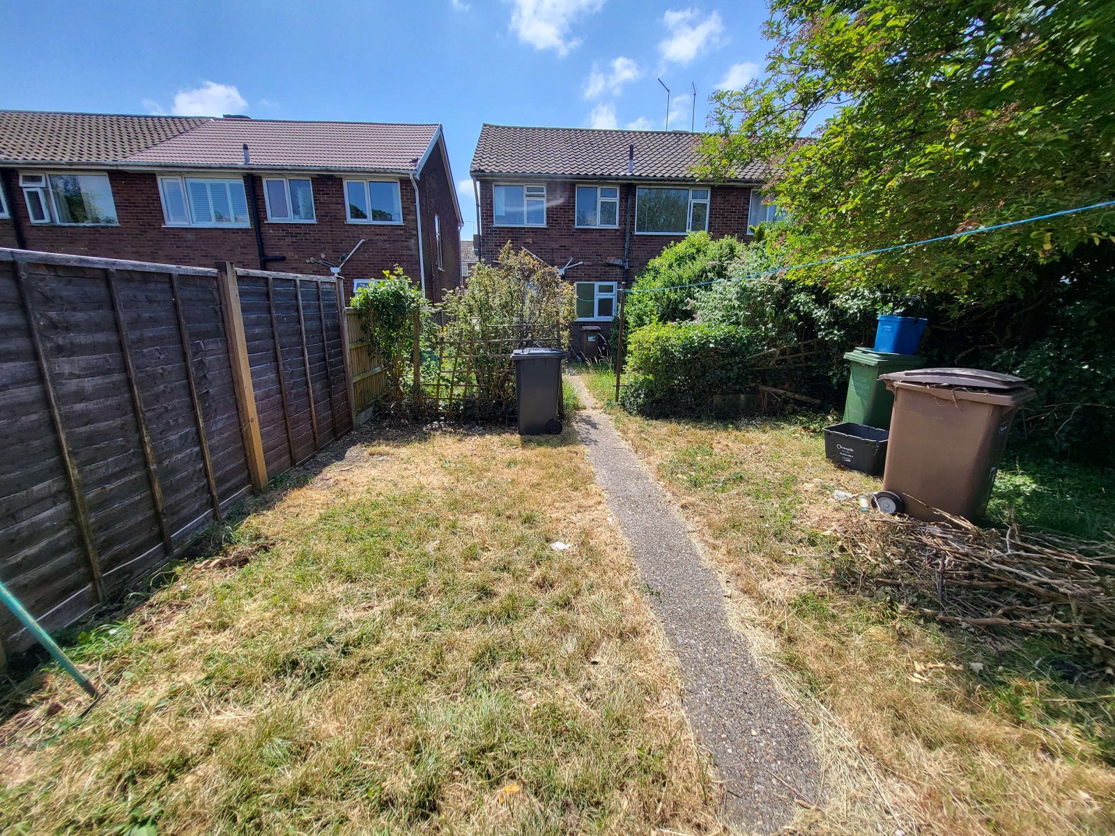 House Fair Oak Drive in Luton