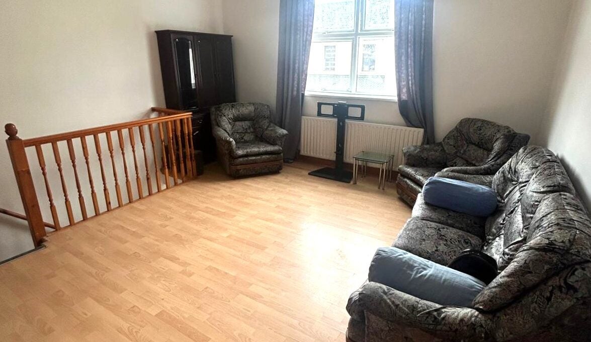 Flat Cowbridge Road East in Cardiff
