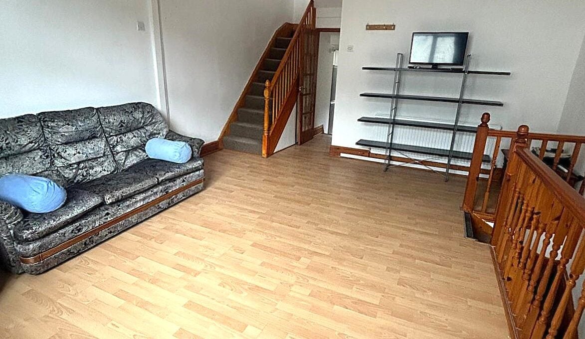 Flat Cowbridge Road East in Cardiff