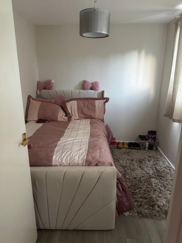Room Queen Street in Telford