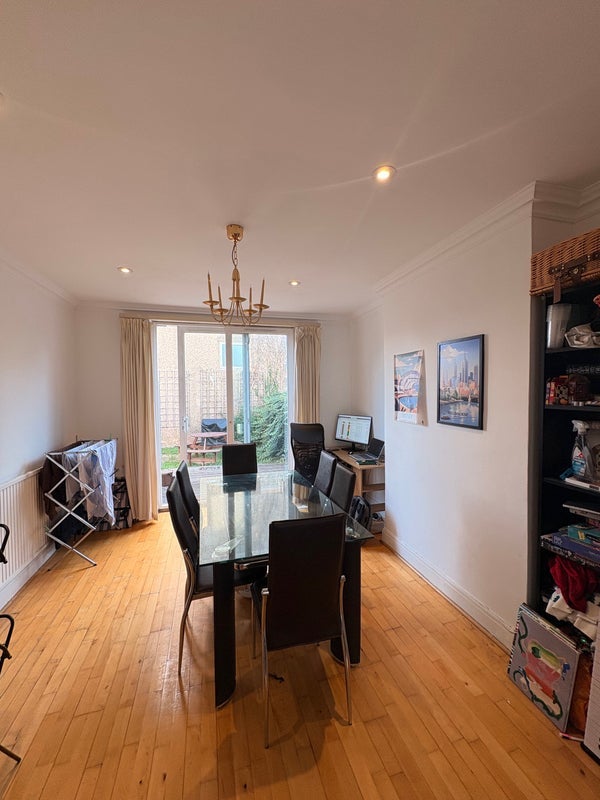 Room Worple Road in Greater London
