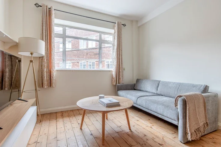 Flat West Cromwell Road in Greater London