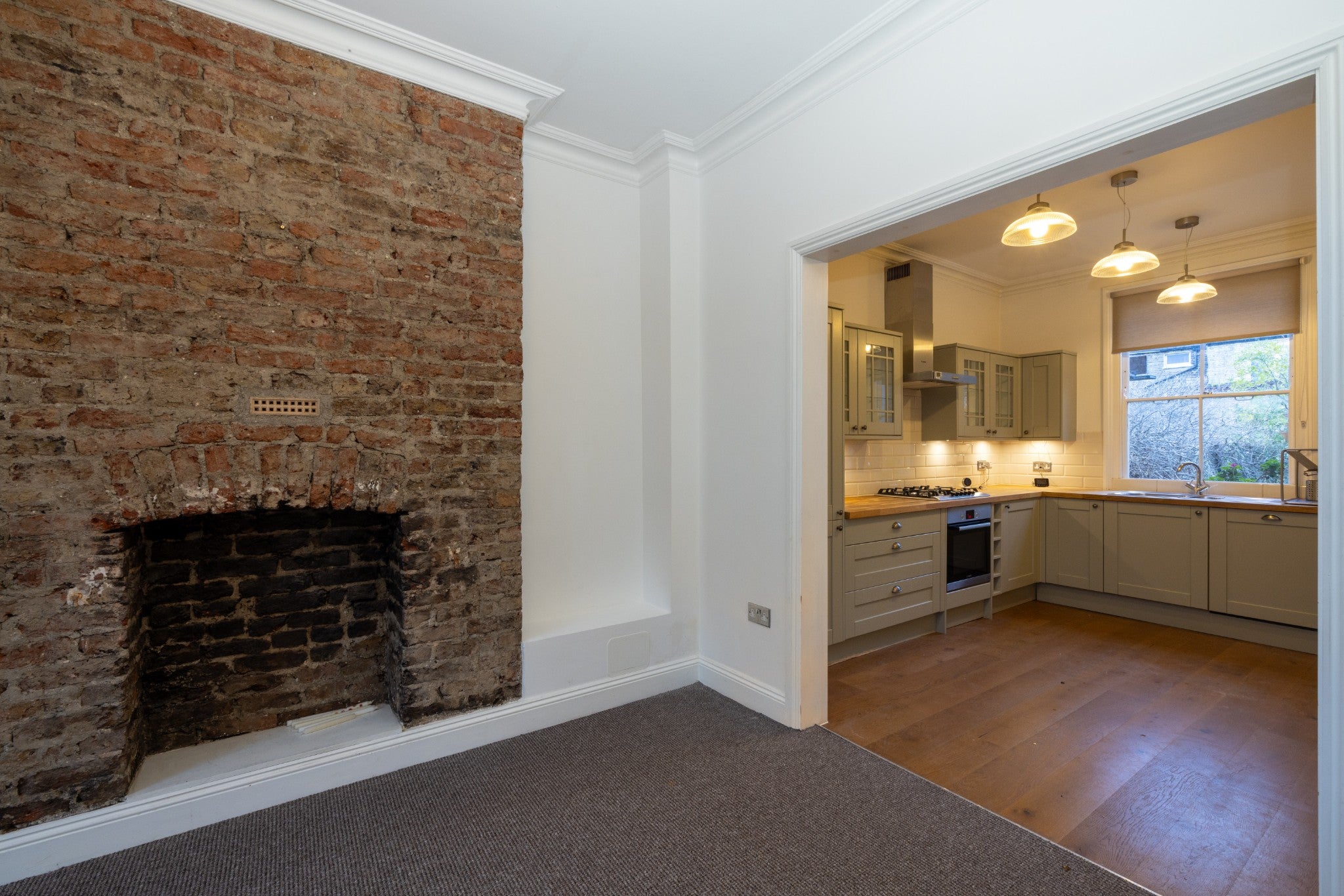 Flat Alexander Road in Greater London