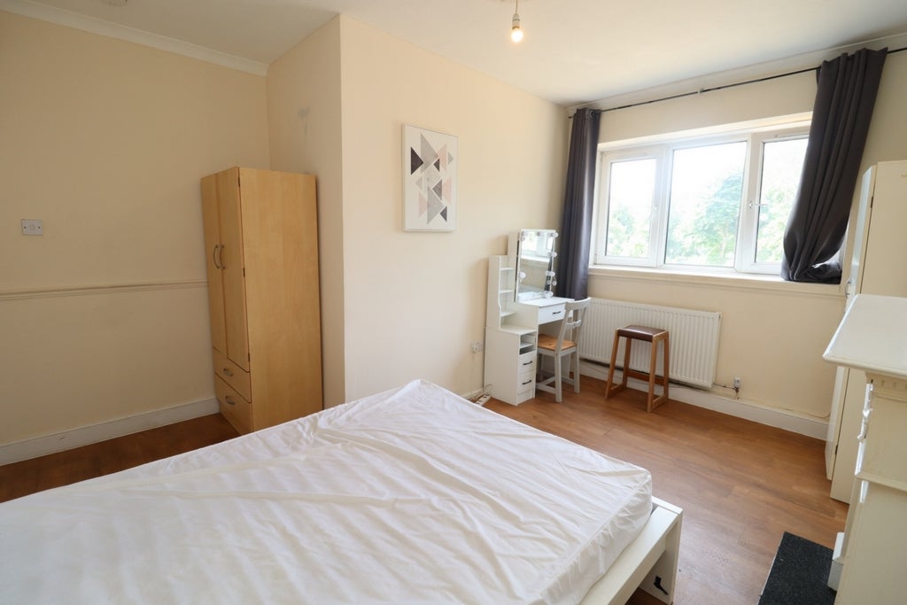 Room Globe Road in Greater London