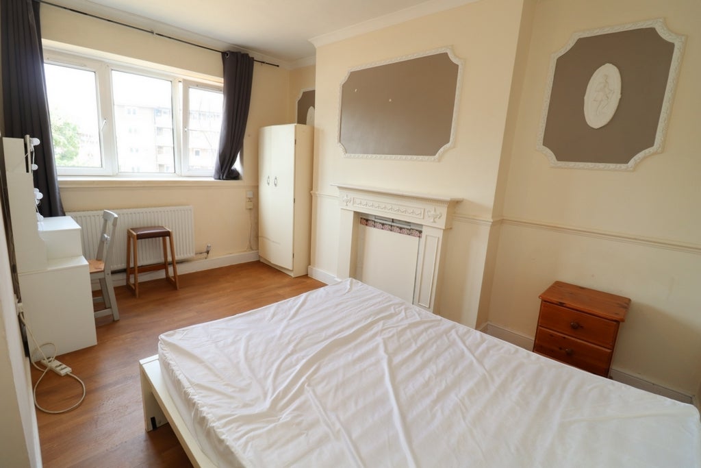 Room Globe Road in Greater London