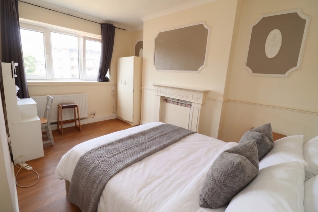 Room Globe Road in Greater London