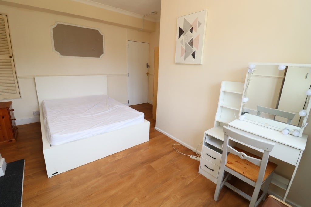 Room Globe Road in Greater London