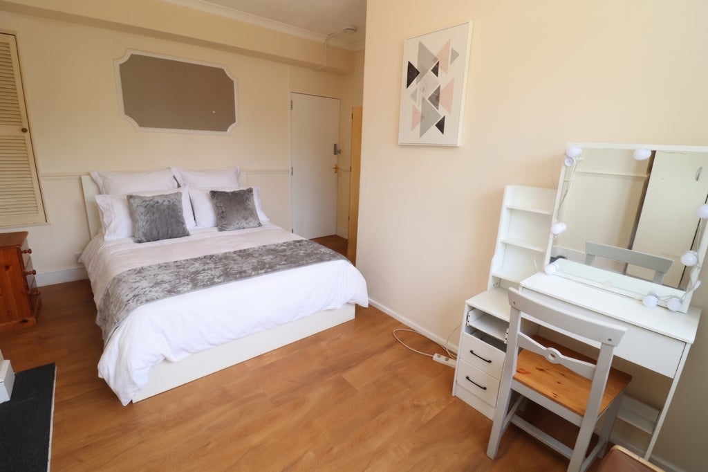 Room Globe Road in Greater London