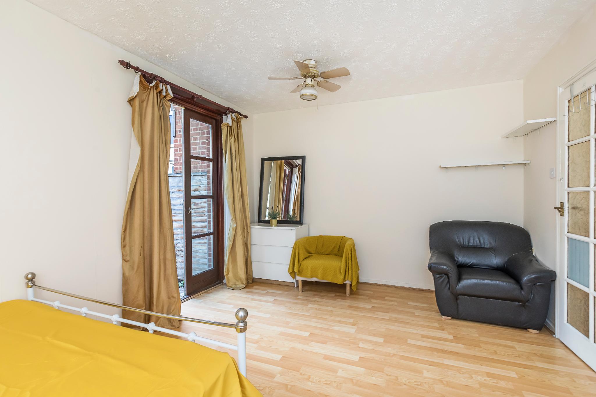 Room Arbery Road in Greater London
