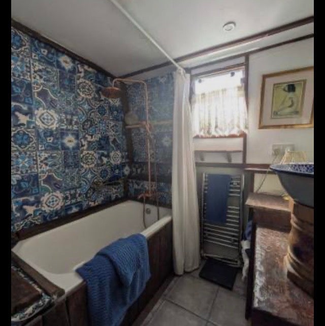 Room Effingham Road in Greater London