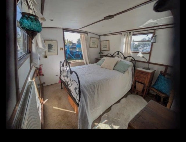 Room Effingham Road in Greater London