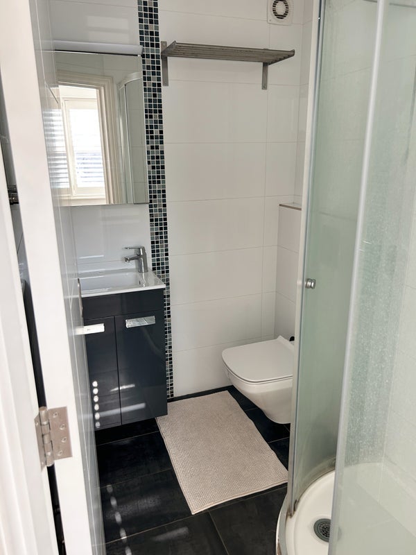 Room Buxton Street in Greater London