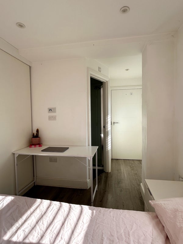 Room Buxton Street in Greater London