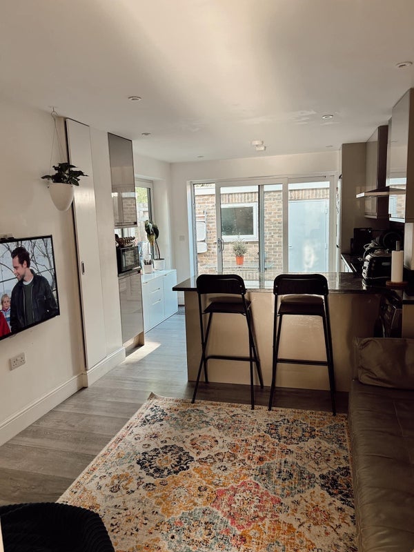Room Buxton Street in Greater London