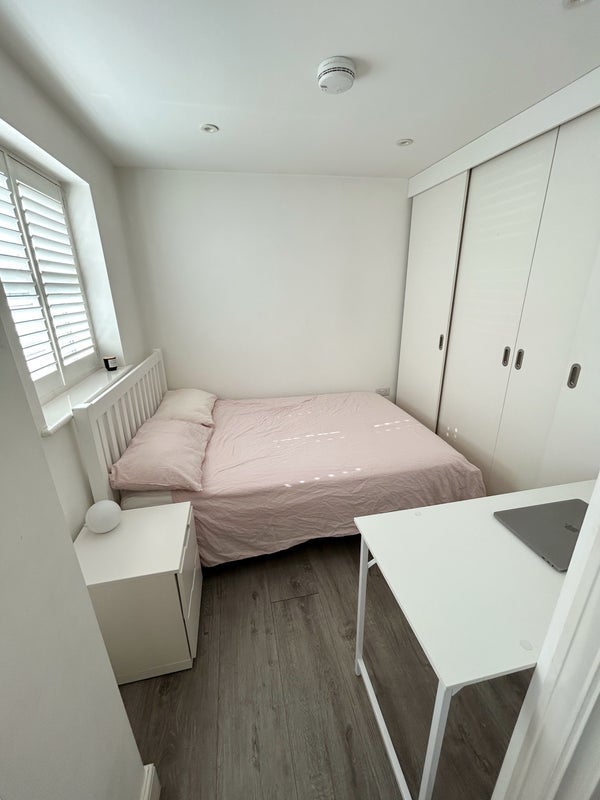 Room Buxton Street in Greater London