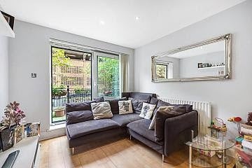 Flat Warwick Road in Greater London