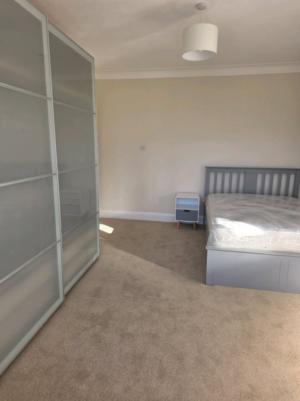 Room Wilmer Way in Greater London