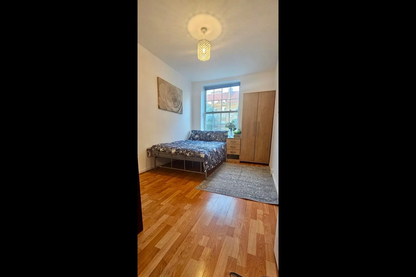Room Shadwell Gardens in Greater London