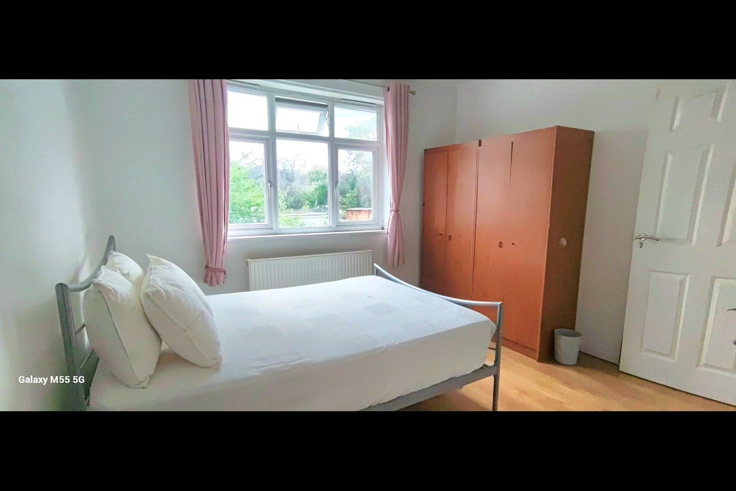 Room Eastcote Lane in Greater London