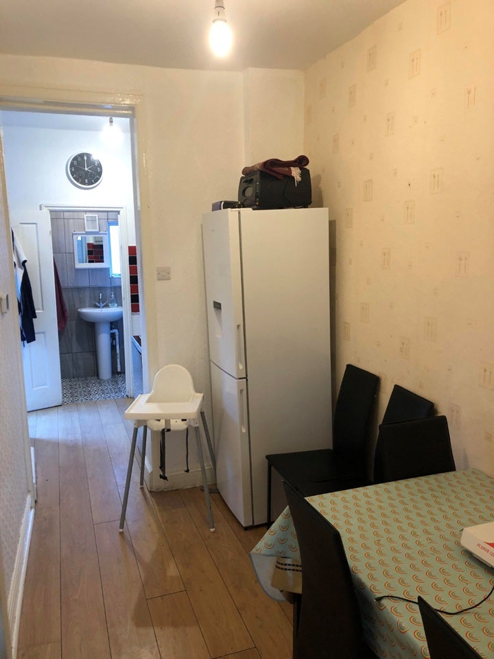 Flat Cassiobury Road in Greater London