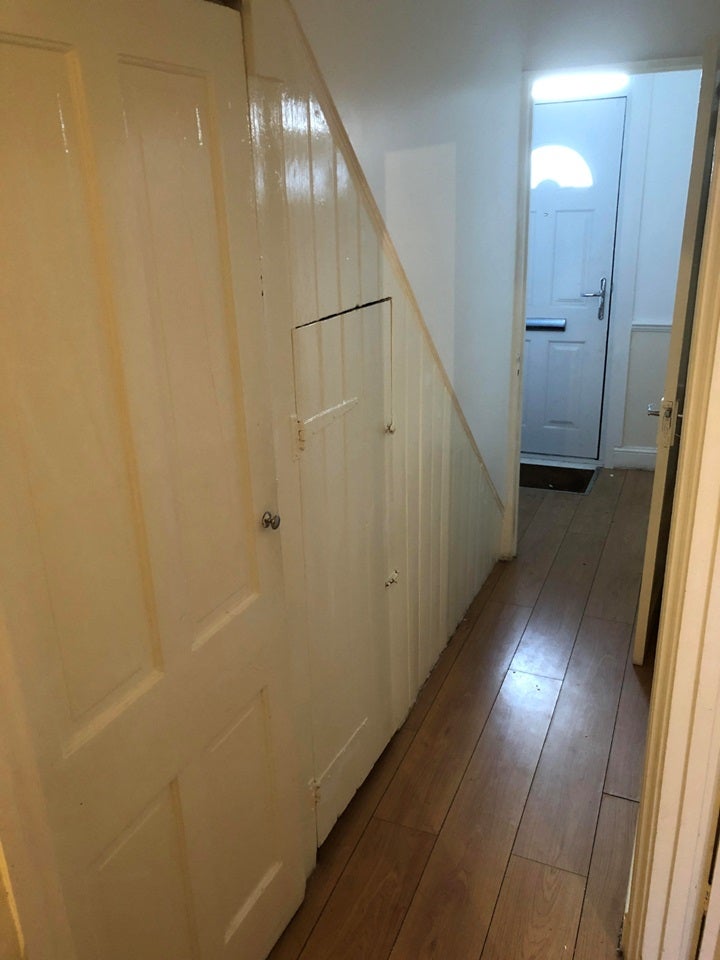 Flat Cassiobury Road in Greater London