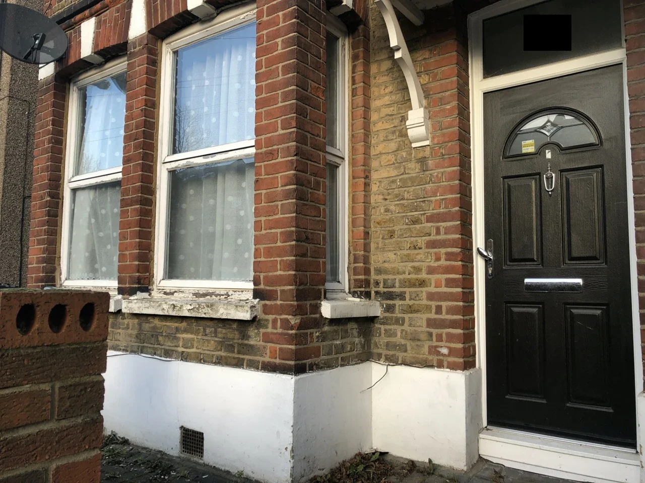 Flat Cassiobury Road in Greater London