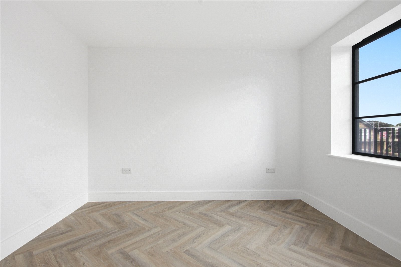 Flat Brunswick Park Road in Greater London