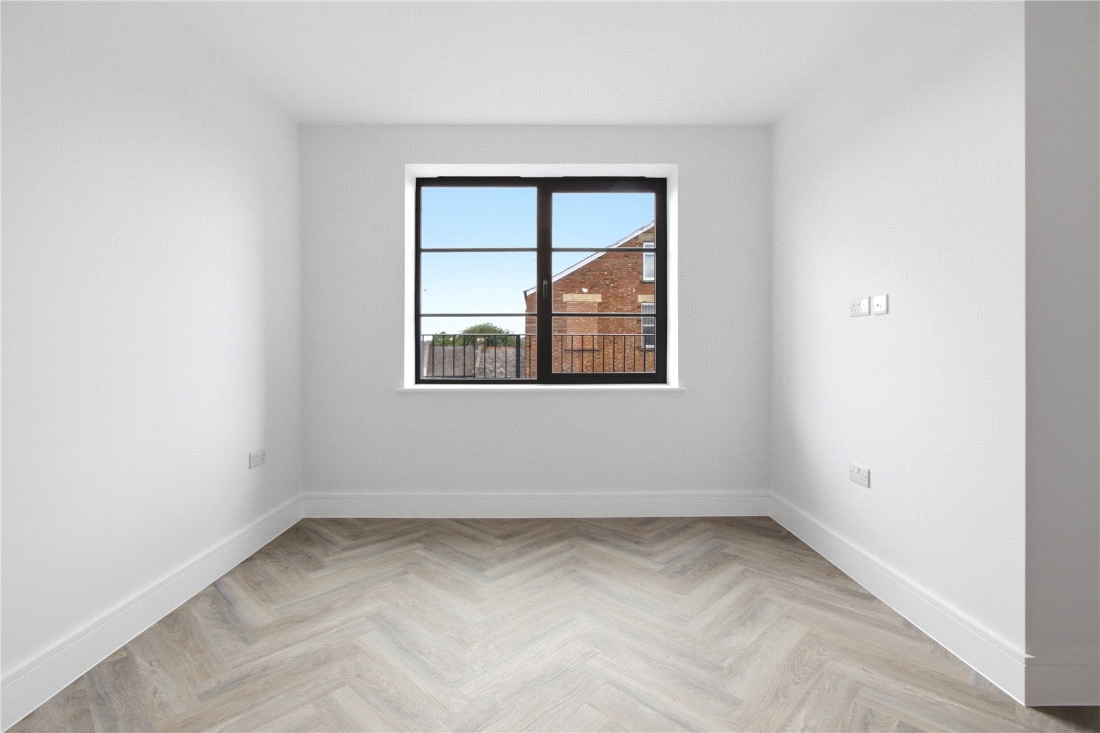 Flat Brunswick Park Road in Greater London