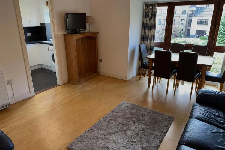 Flat Parsonage Square in Glasgow