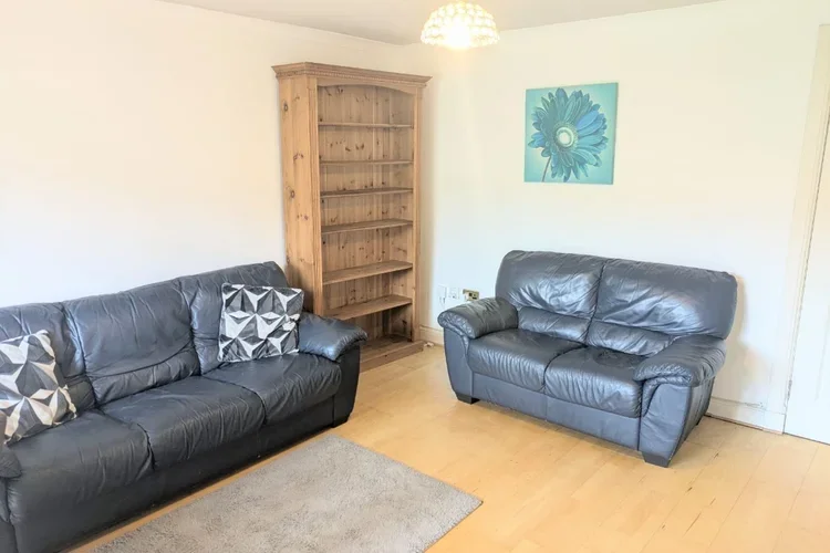 Flat Parsonage Square in Glasgow