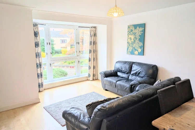 Flat Parsonage Square in Glasgow