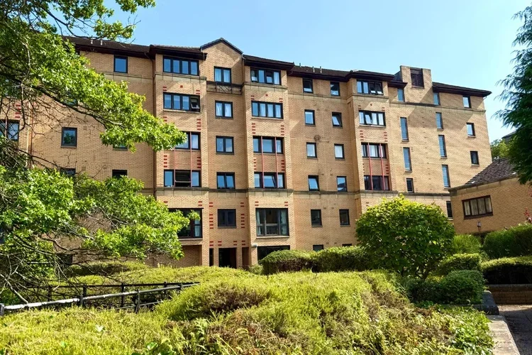 Flat Parsonage Square in Glasgow