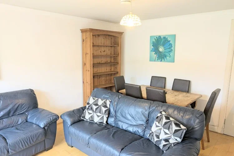 Flat Parsonage Square in Glasgow