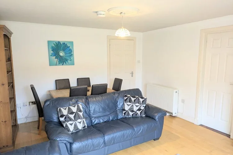 Flat Parsonage Square in Glasgow