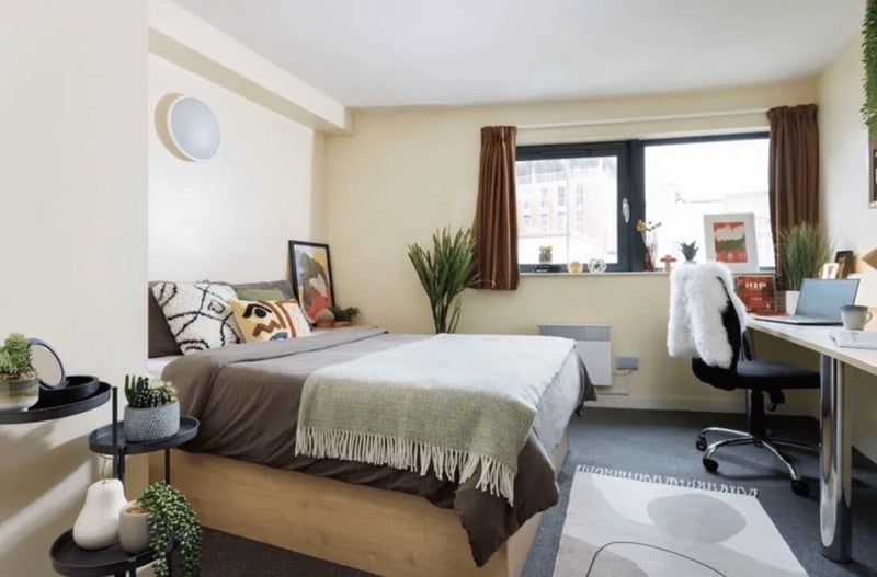 Room St Ann's Well Road in Nottingham