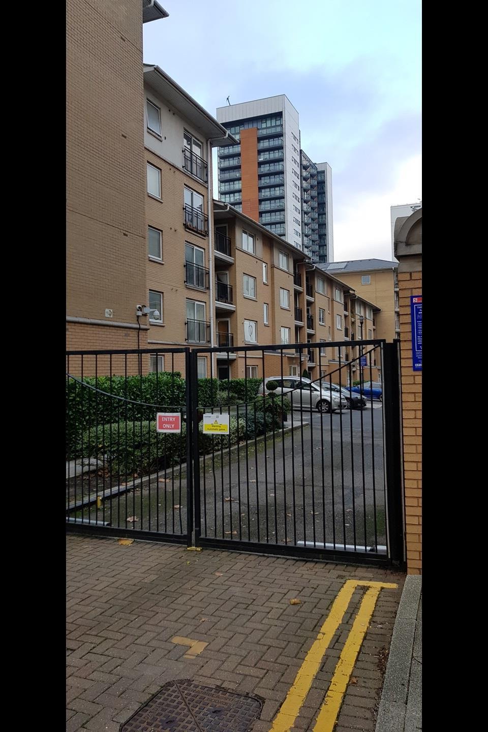 Flat Newport Avenue in Greater London
