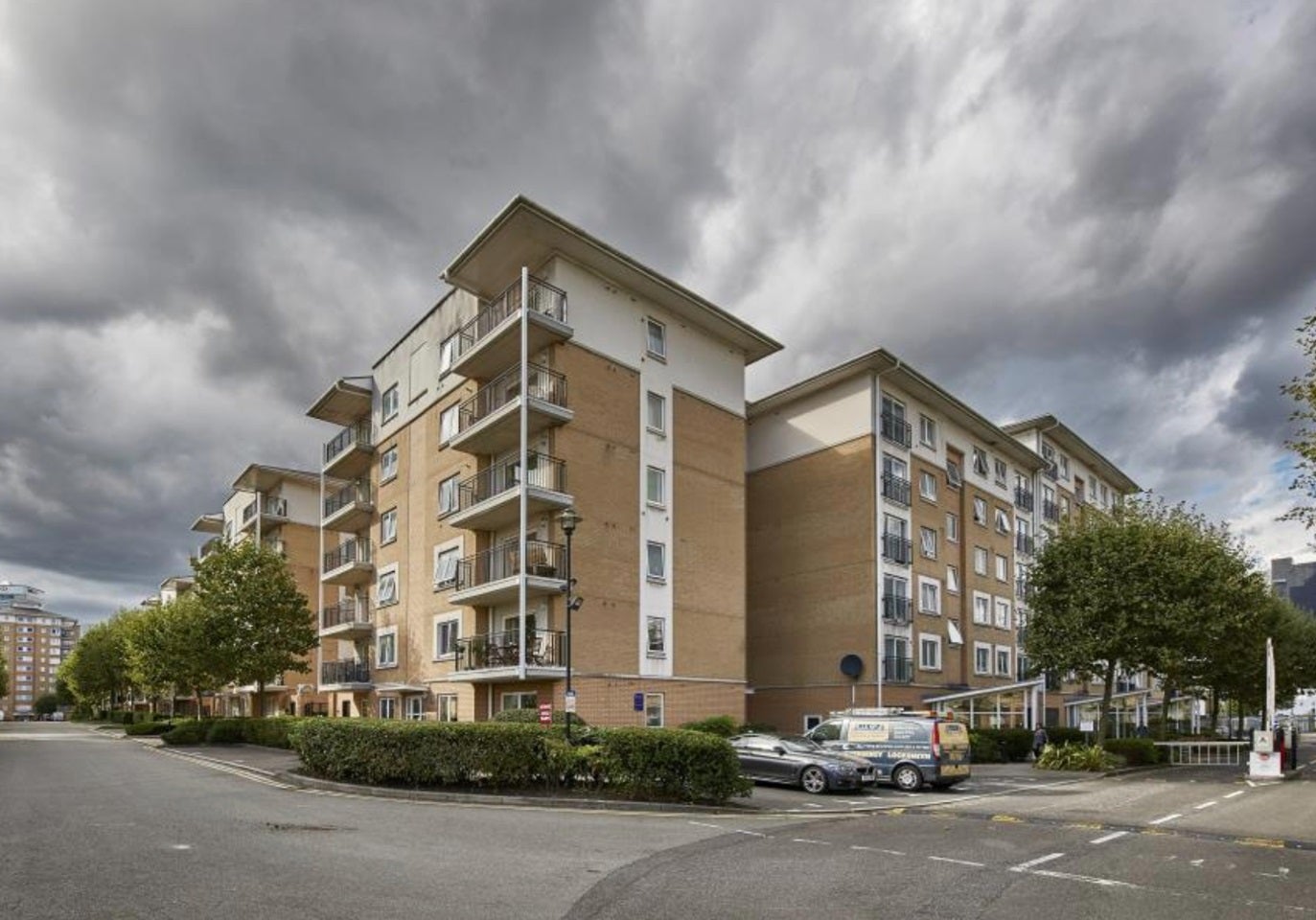 Flat Newport Avenue in Greater London