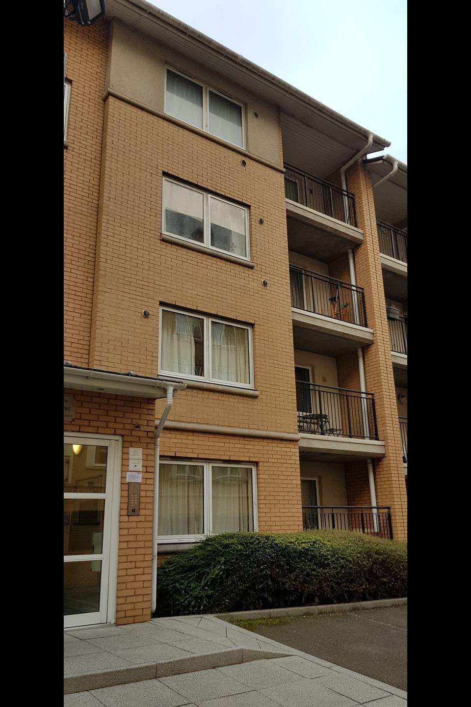 Flat Newport Avenue in Greater London